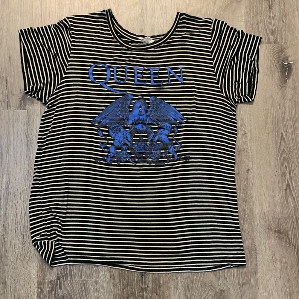 Black and White Striped Super Soft Queen T-shirt
